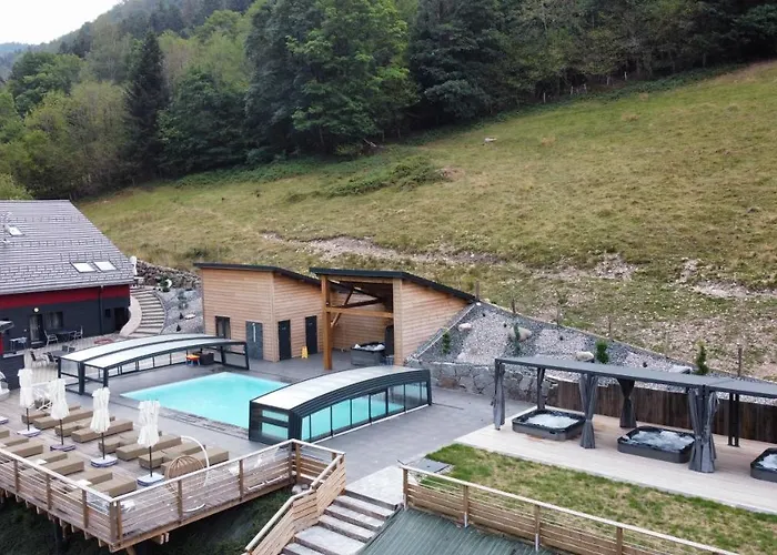 La Ferme de Rochesson, Jacuzzis privatif&Piscine commune