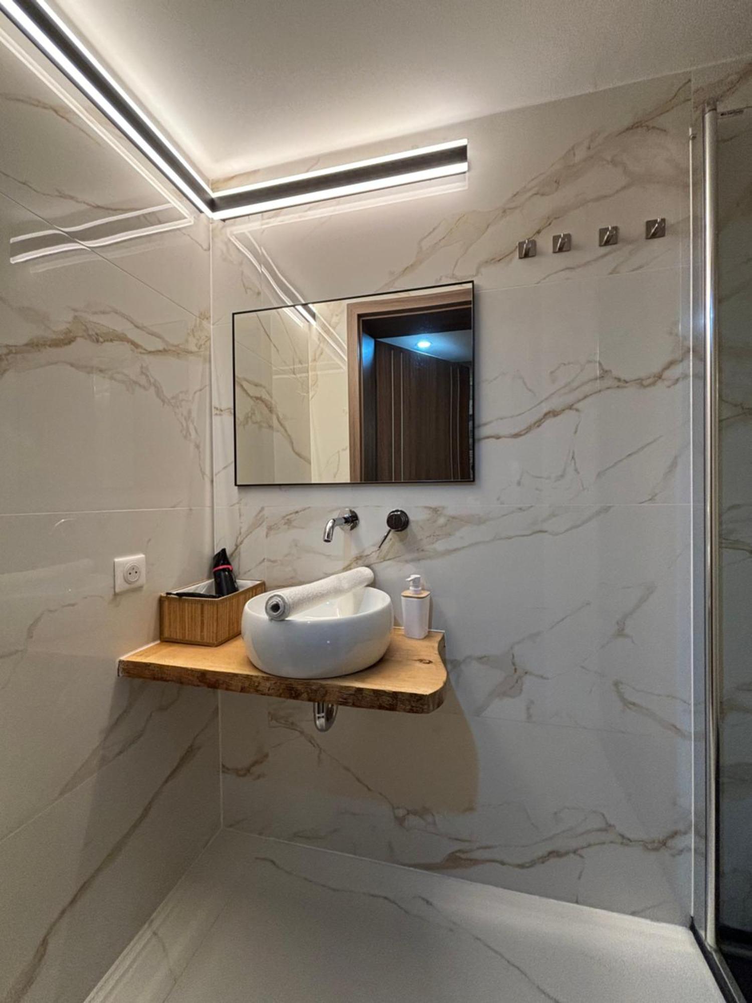 La Ferme De Rochesson, Jacuzzis & Piscine Commune Apartment Rochesson