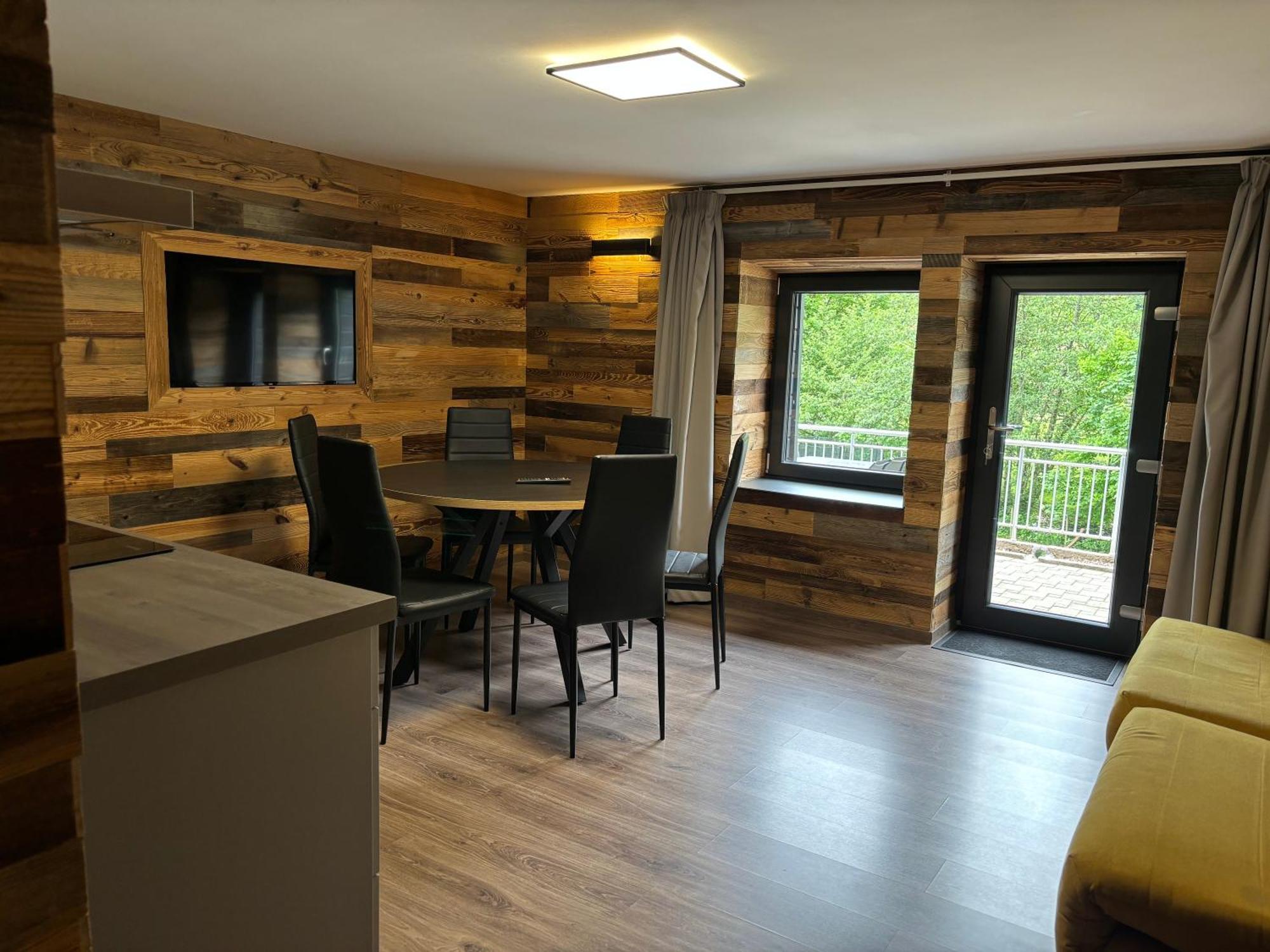 La Ferme De Rochesson, Jacuzzis & Piscine Commune Apartment