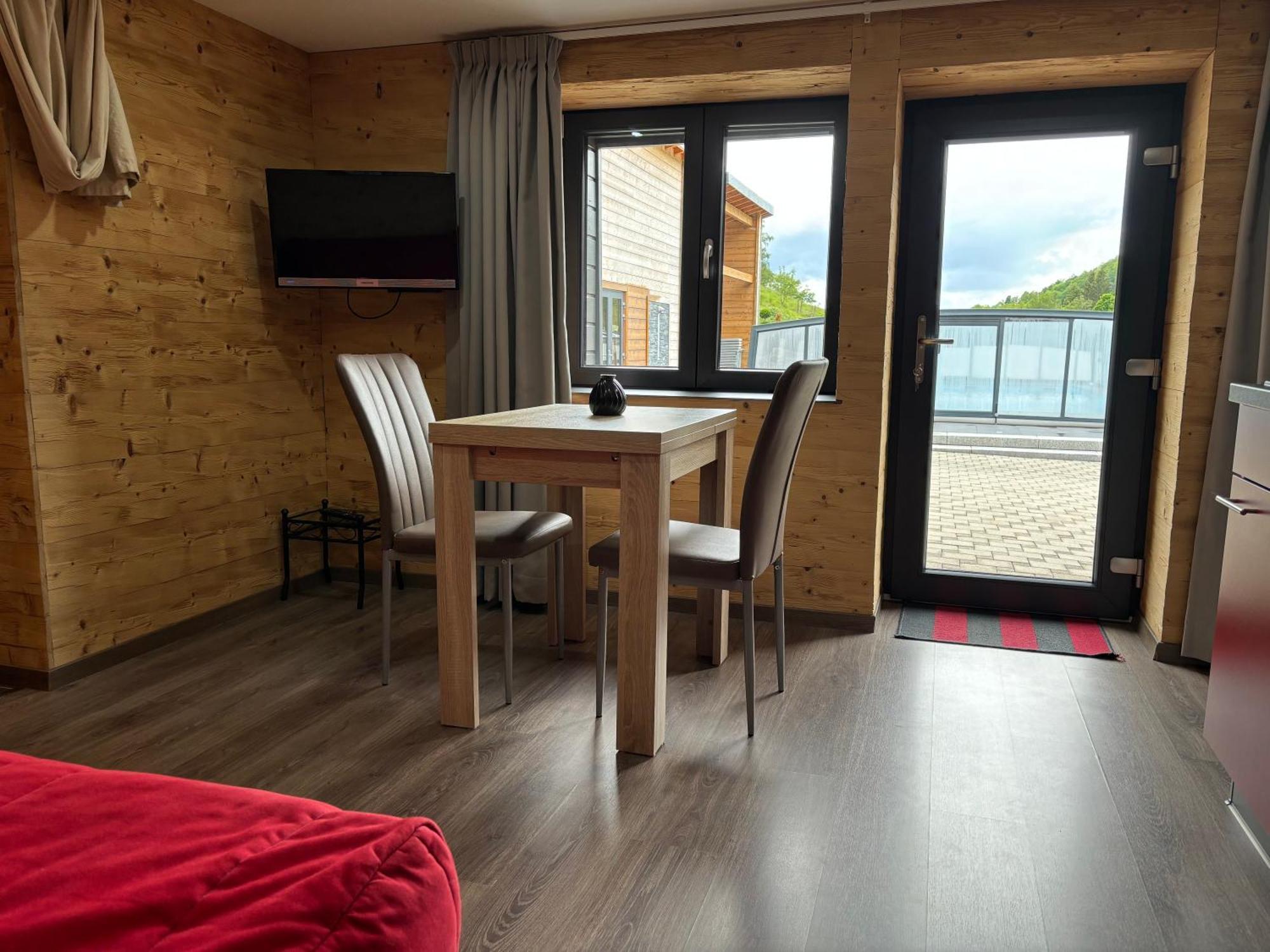 La Ferme De Rochesson, Jacuzzis & Piscine Commune Apartment