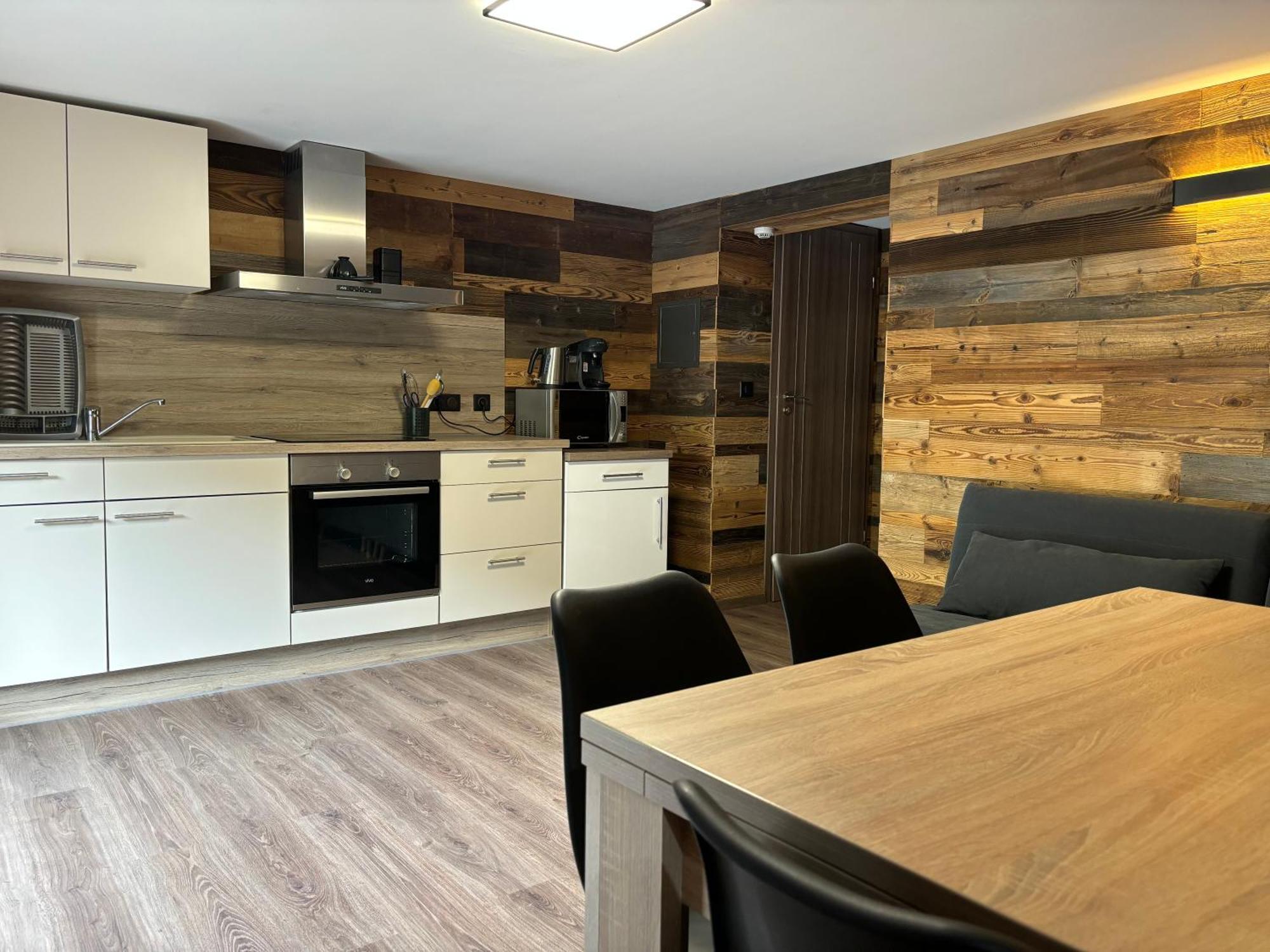 La Ferme De Rochesson, Jacuzzis & Piscine Commune Apartment *